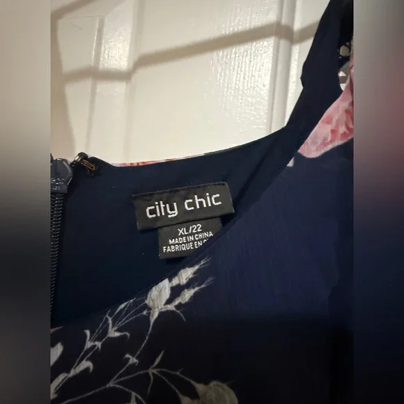 City Chic Blue and Pink Floral Romper Size 22 - Picture 2 of 4